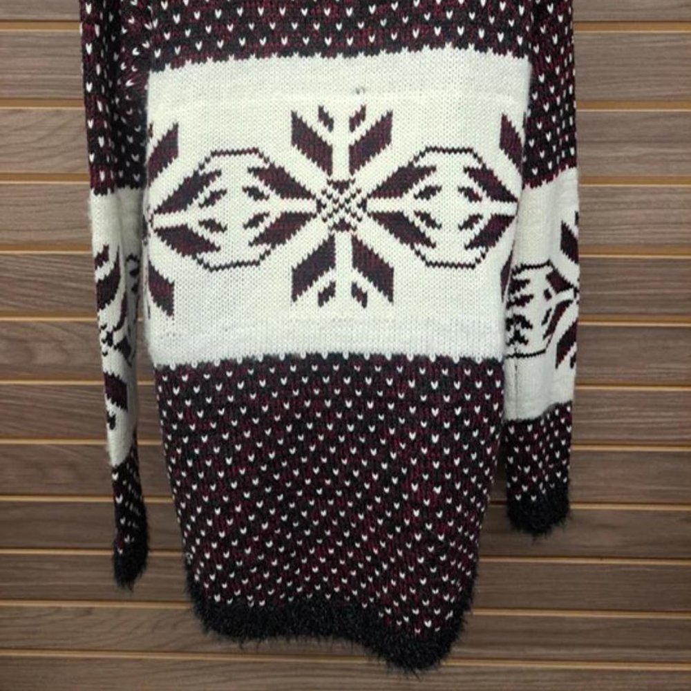 Snowflakes Pattern Sweater - Picture 4 of 4